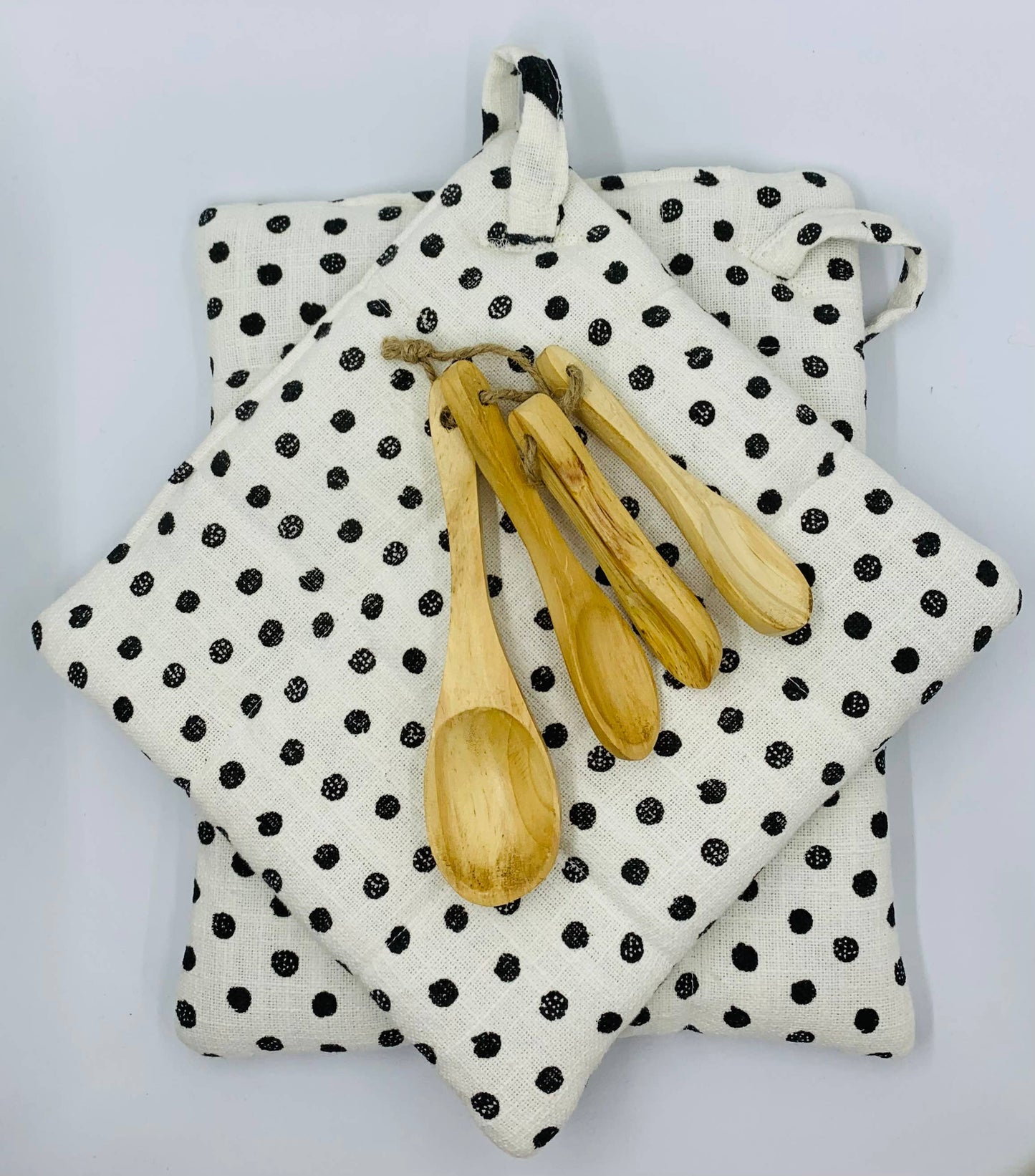 Set Of 2 Pot holders & Acacia wooden measuring spoon set